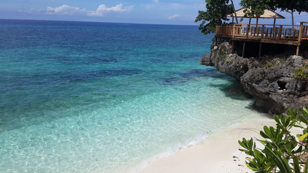 Magnifique plage de sable blanc aux Philippines