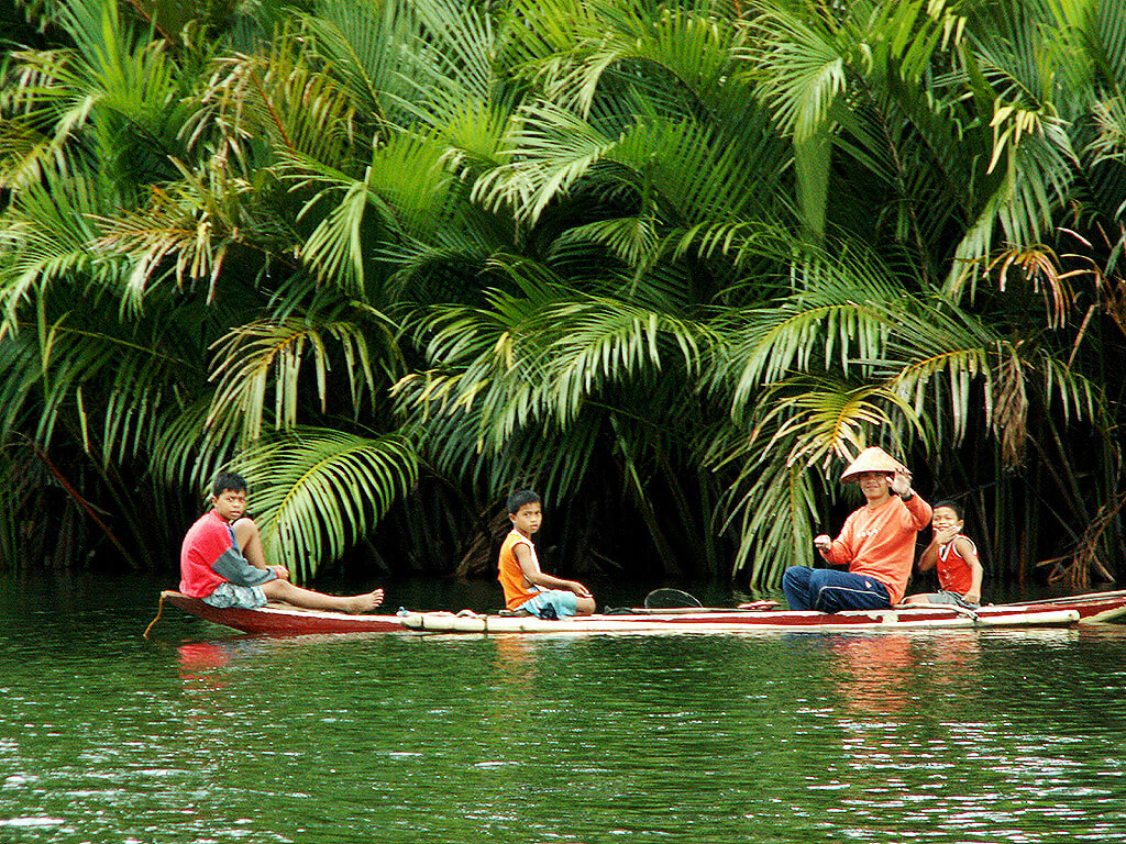  Balade en barque aux Philippines.