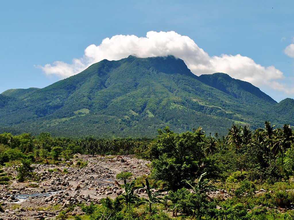 Montagne dans les régions de Camiguin et Siargao.