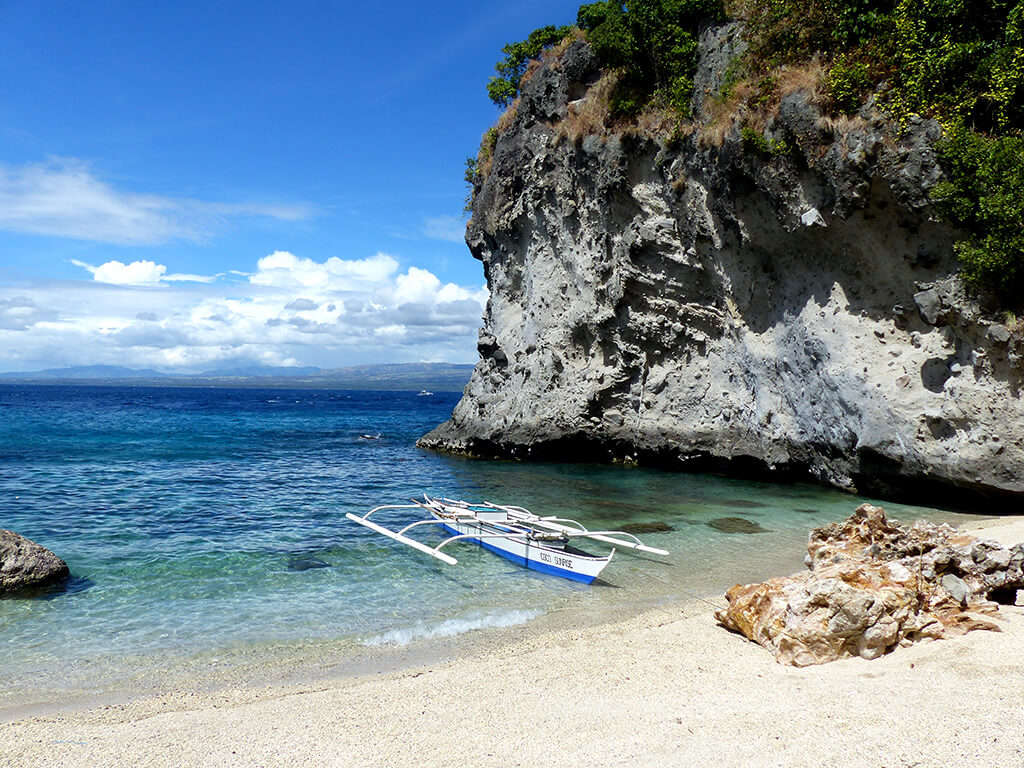 Plage paradisiaque à Negros et Apo.