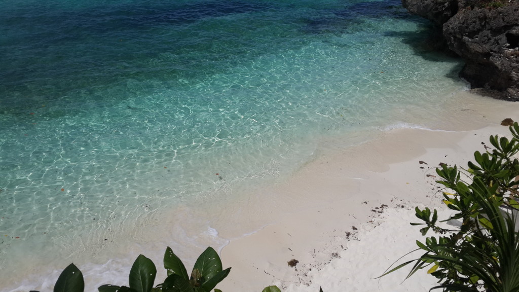 Plage de sable blanc paradisiaque aux Philippines